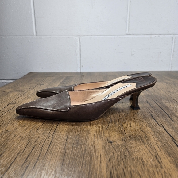Manolo Blahnik Brown Leather Pointed Toe Kitten Heels - Picture 11 of 13